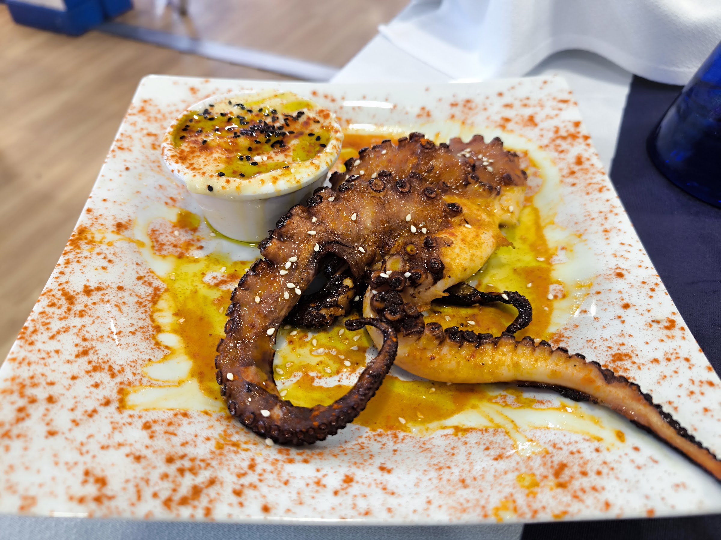 Pulpo a la brasa con alioli, uno de los clásicos de la casa